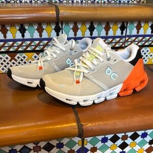 On Running Women’s Sneakers 👟 Lightly Worn